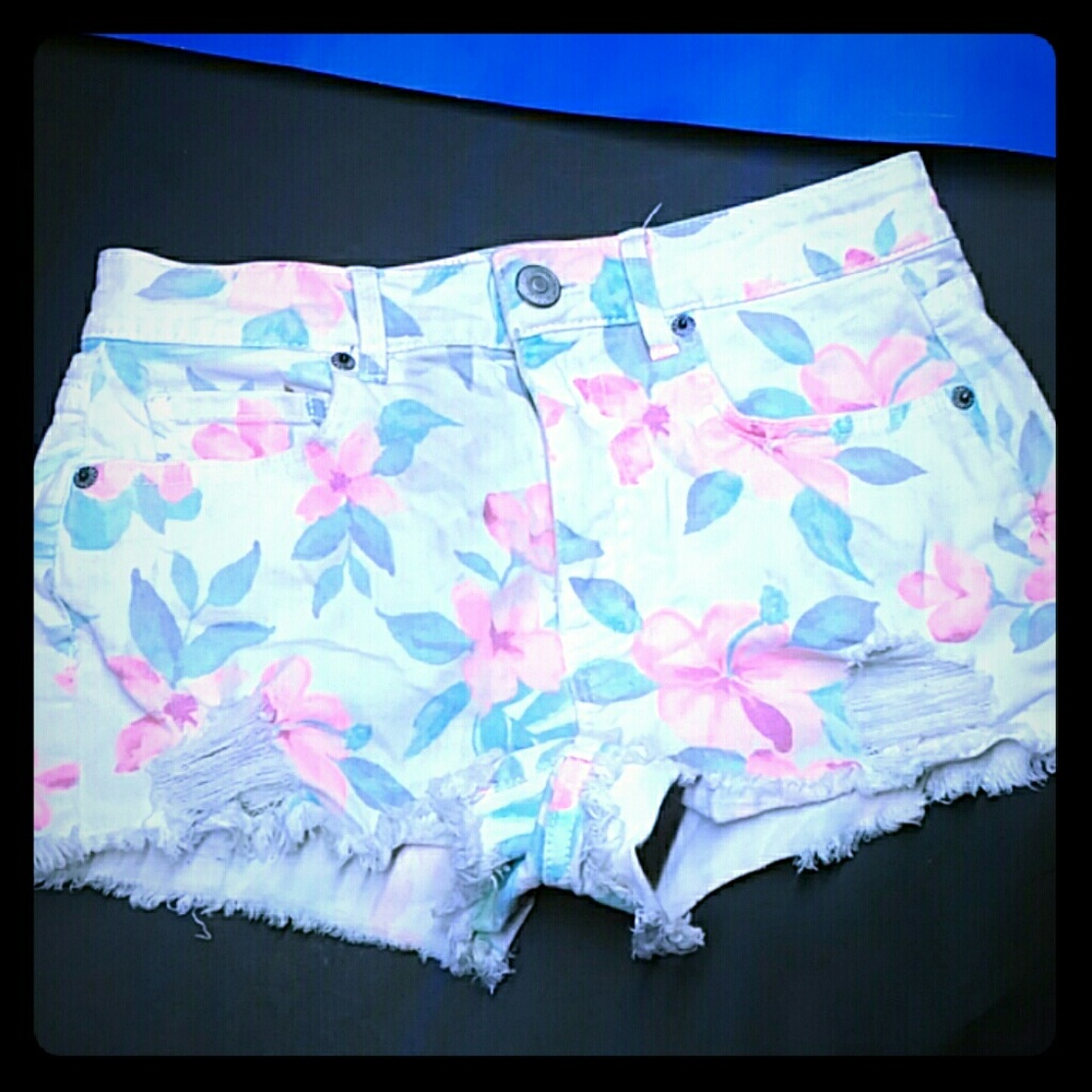 Floral short shorts